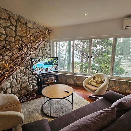 Novi Escape 2 Beachfront 4 Star Apartment Novi Vinodolski Buitenkant foto