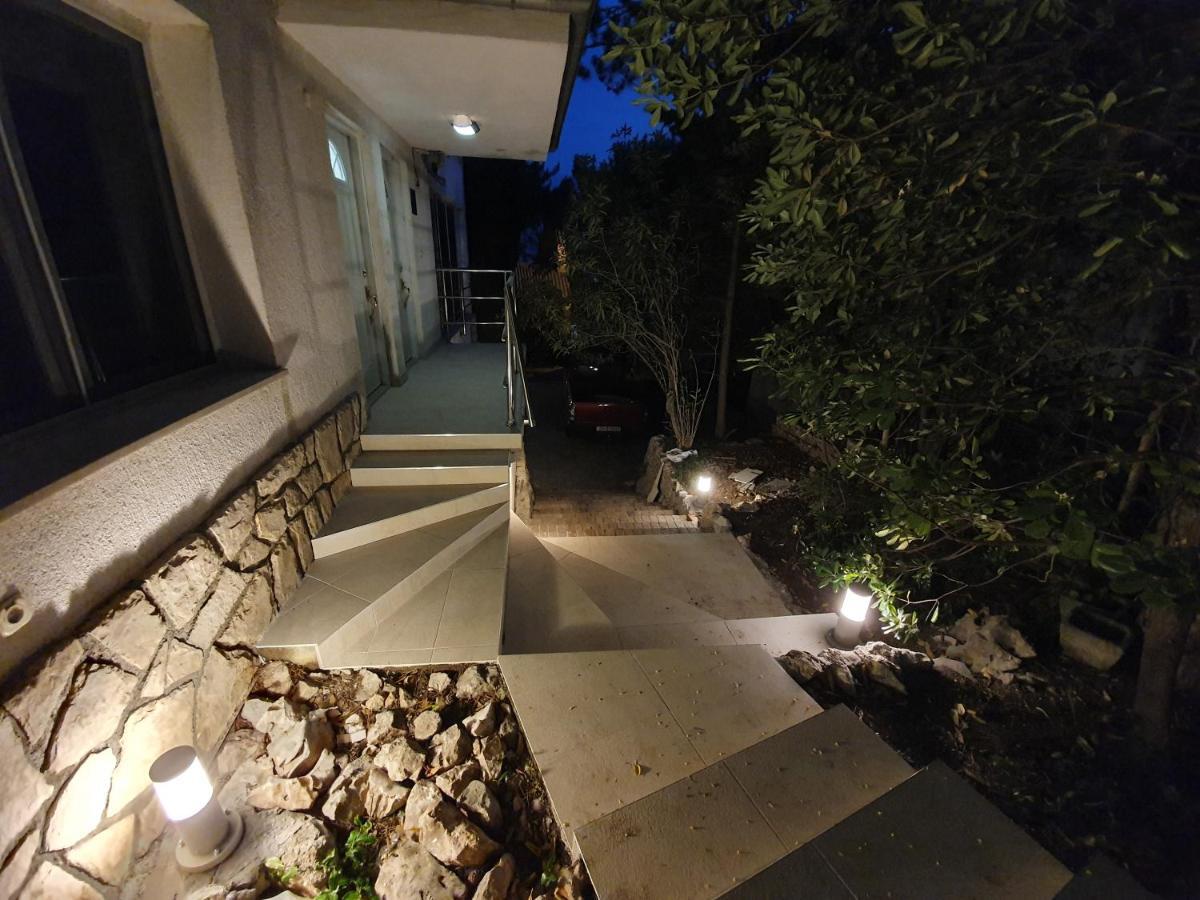 Novi Escape 2 Beachfront 4 Star Apartment Novi Vinodolski Buitenkant foto